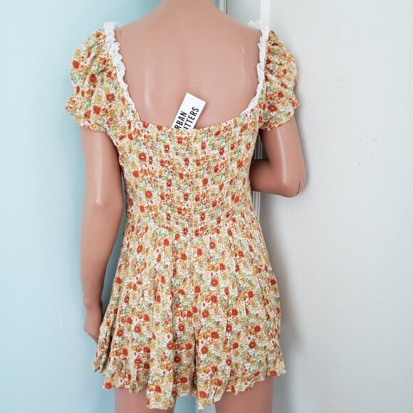 NWT Urban Outfitter Cute jumpsuit. - Picture 6 of 16